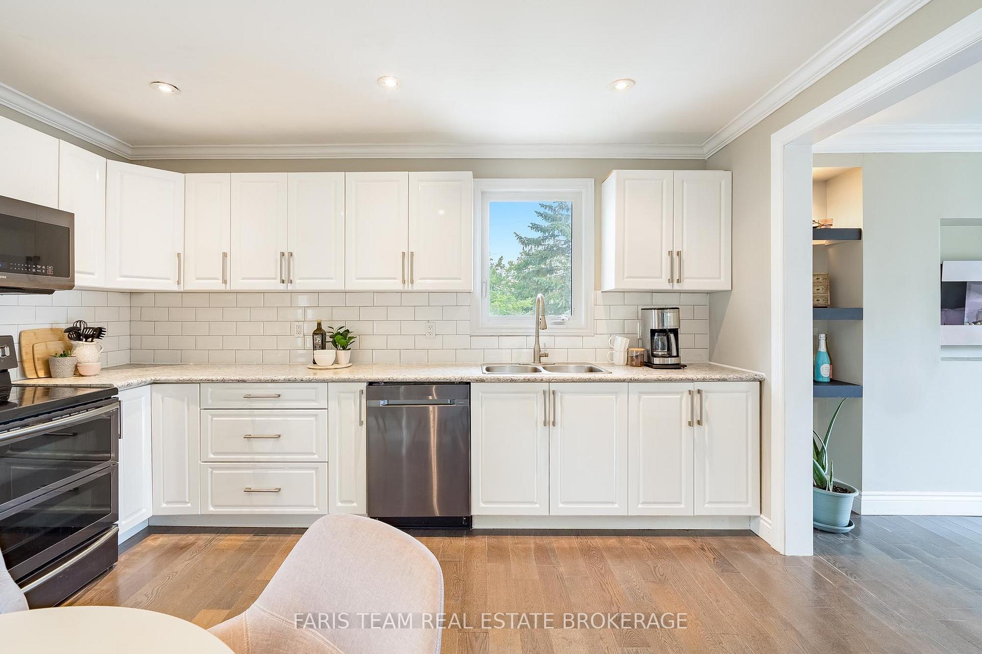 Photo 9 of 10 Karen Crescent, Orillia — HOMEH