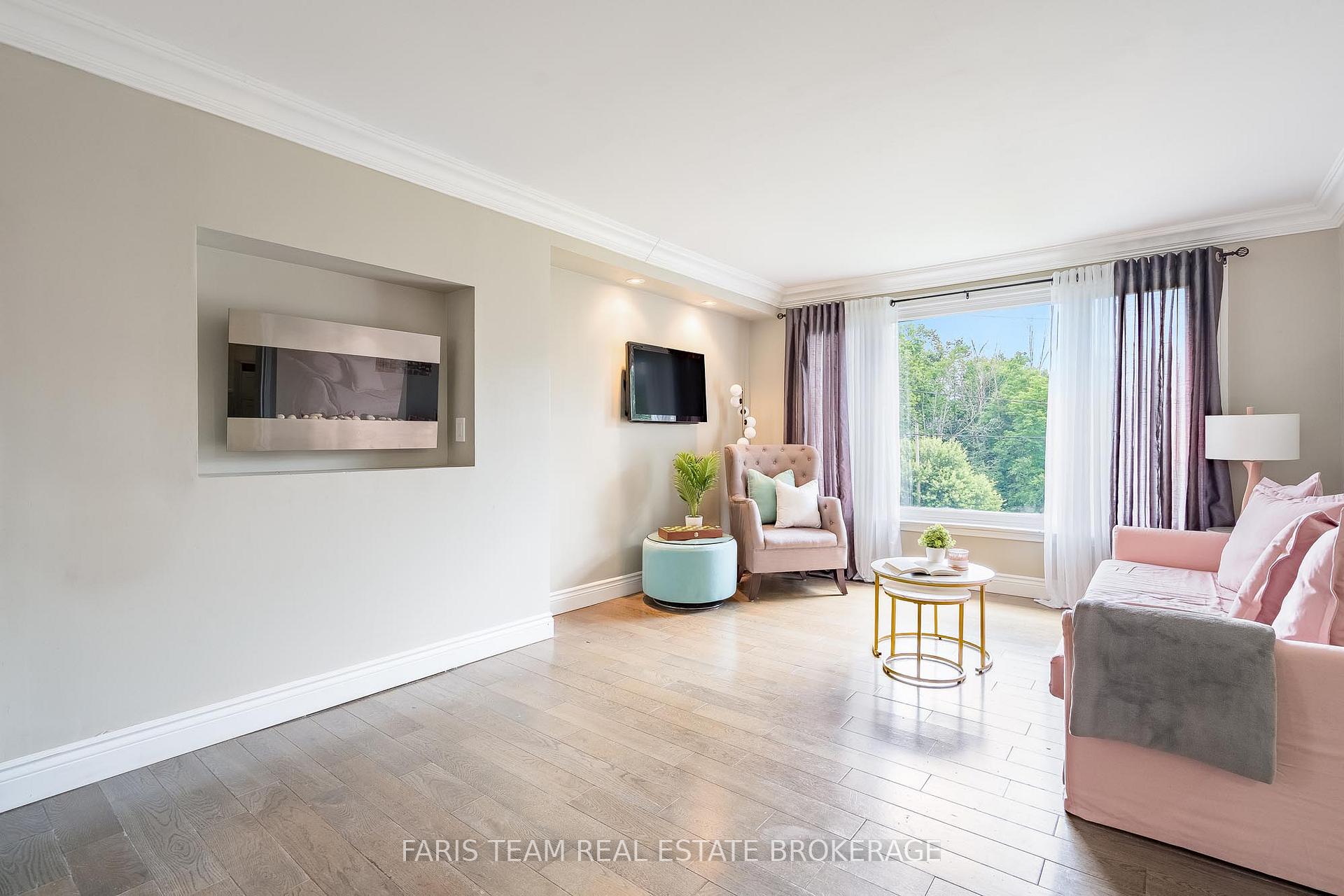 Photo 11 of 10 Karen Crescent, Orillia — HOMEH