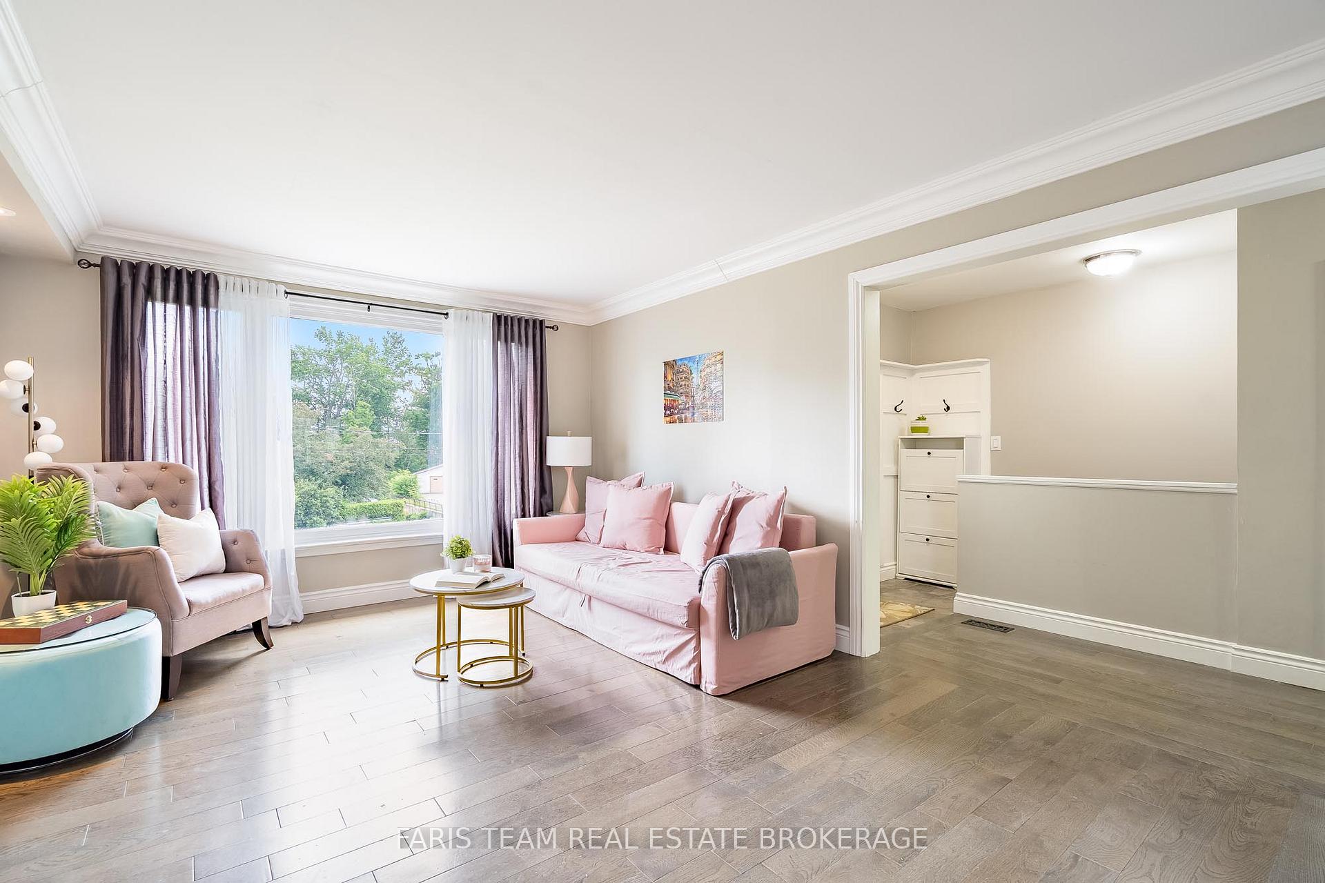 Photo 13 of 10 Karen Crescent, Orillia — HOMEH