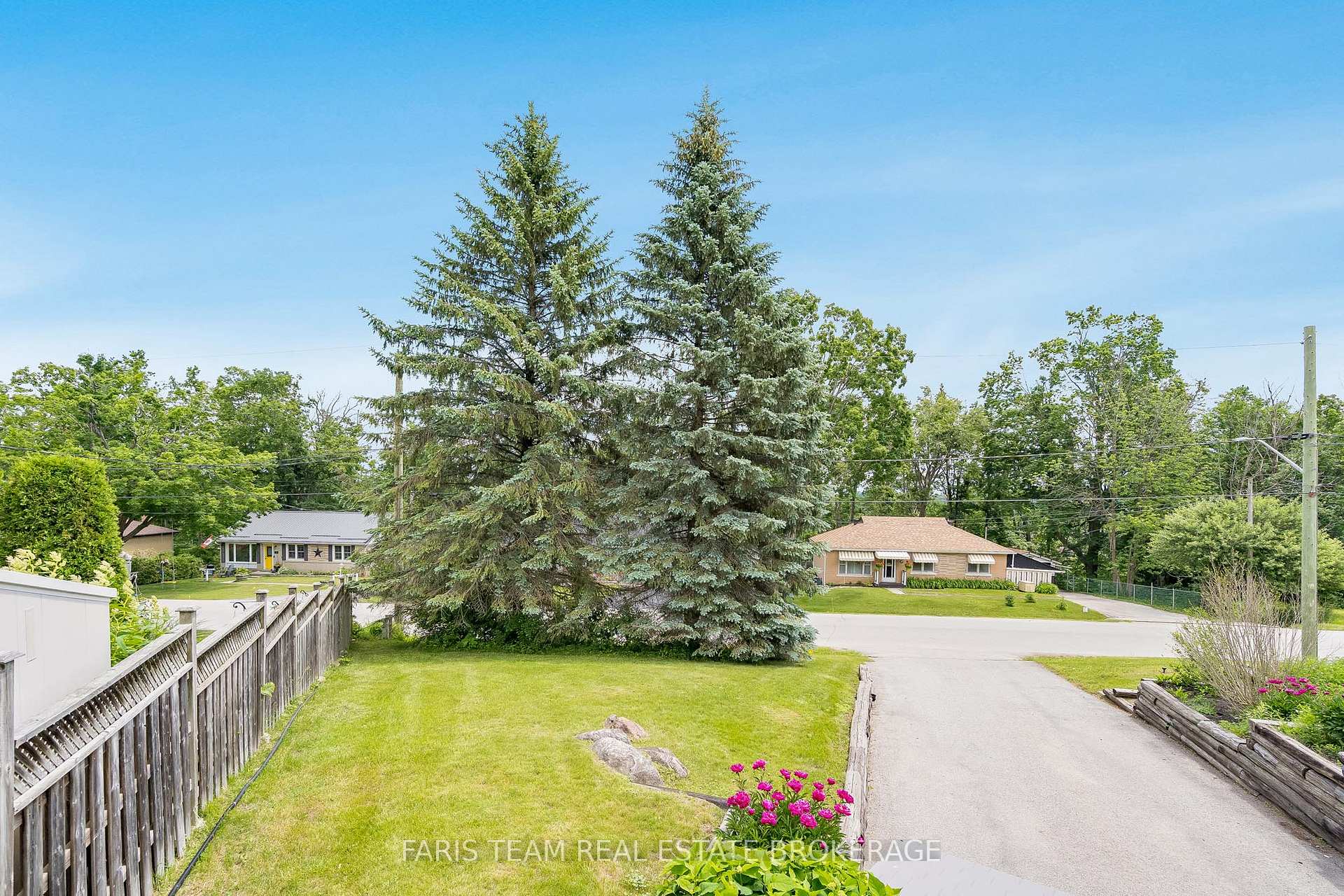 Photo 32 of 10 Karen Crescent, Orillia — HOMEH