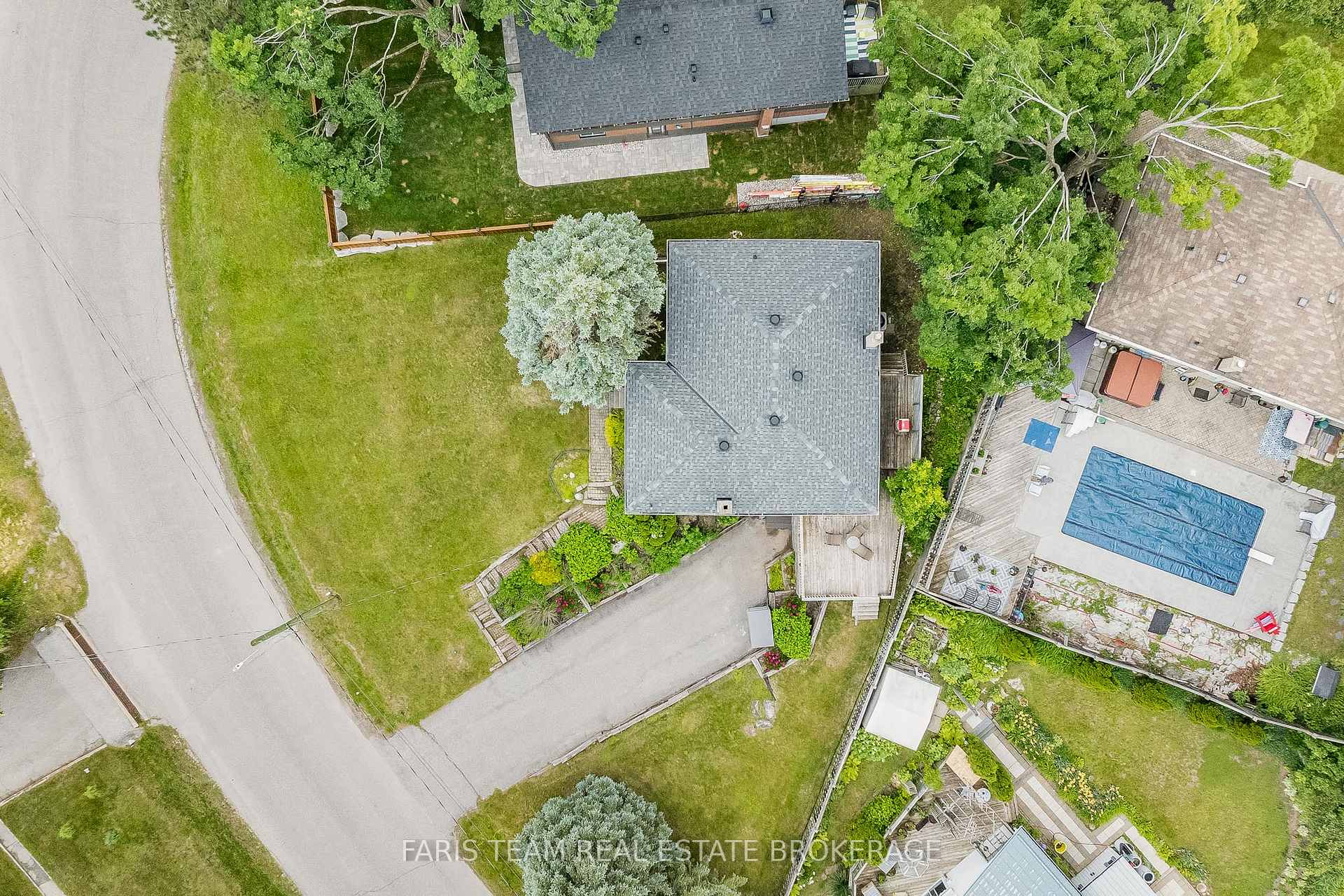 Photo 34 of 10 Karen Crescent, Orillia — HOMEH