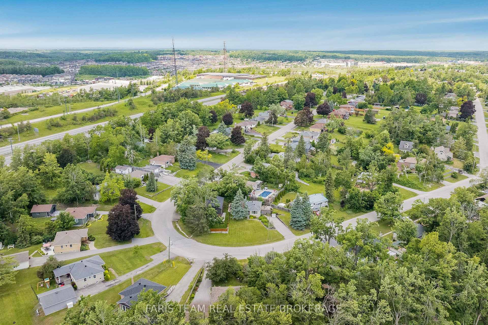 Photo 35 of 10 Karen Crescent, Orillia — HOMEH