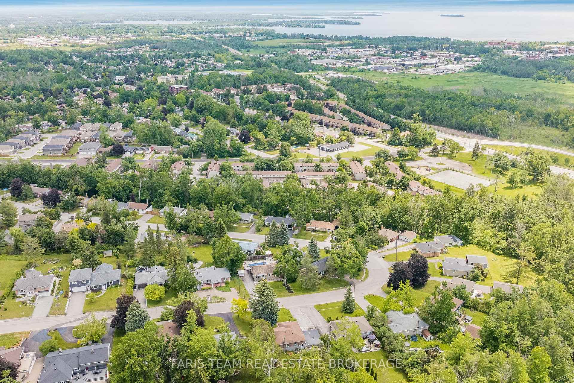 Photo 36 of 10 Karen Crescent, Orillia — HOMEH