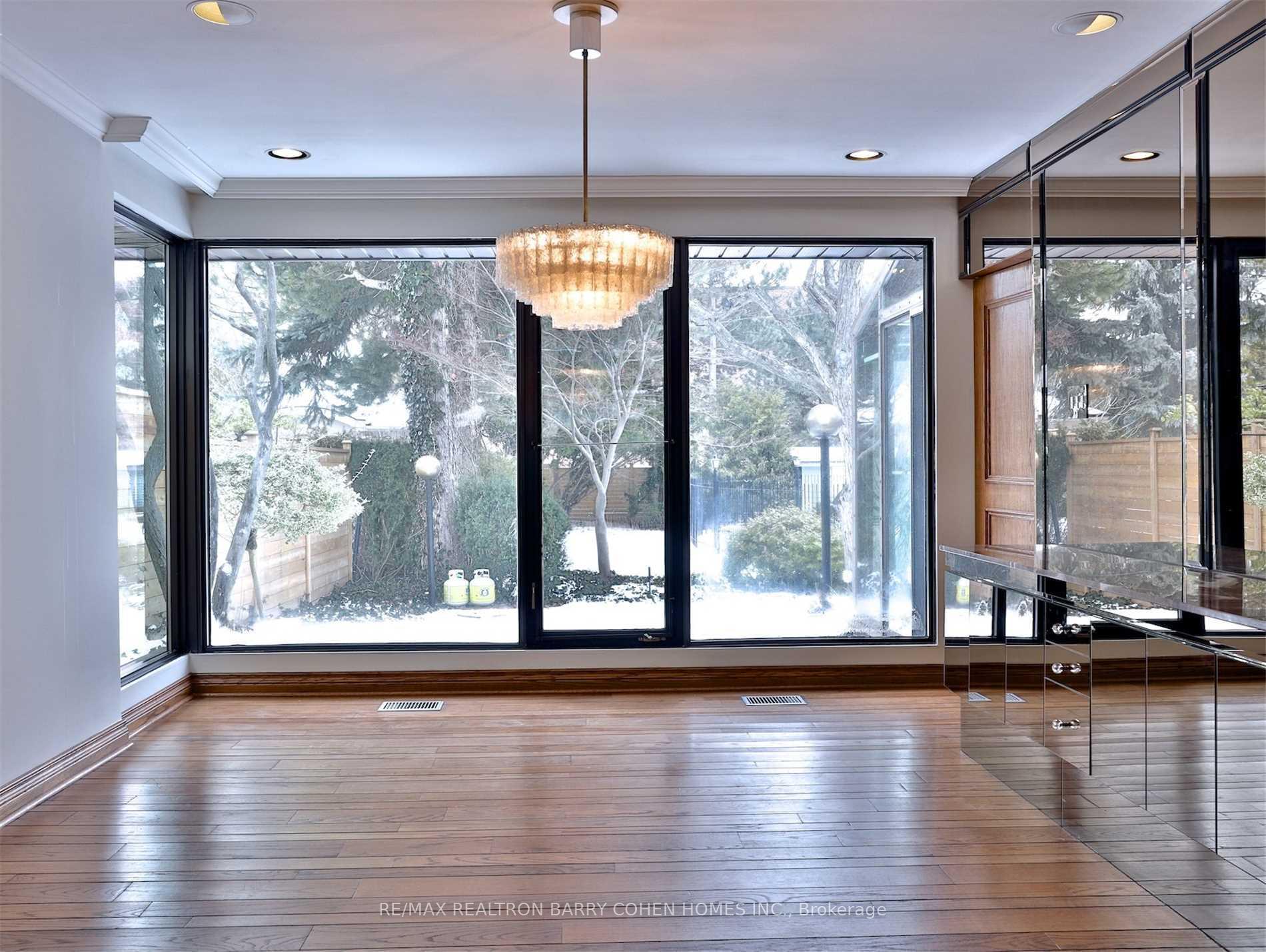 Photo 5 of 160 Owen Boulevard, North York, St. Andrew-Windfields — HOMEH