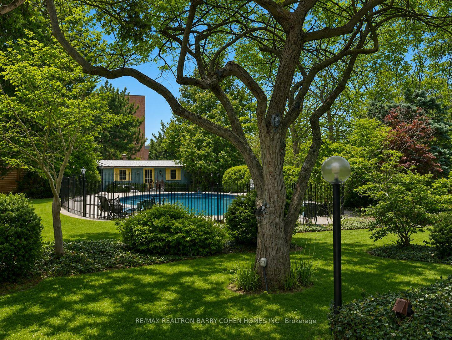 Photo 17 of 160 Owen Boulevard, North York, St. Andrew-Windfields — HOMEH
