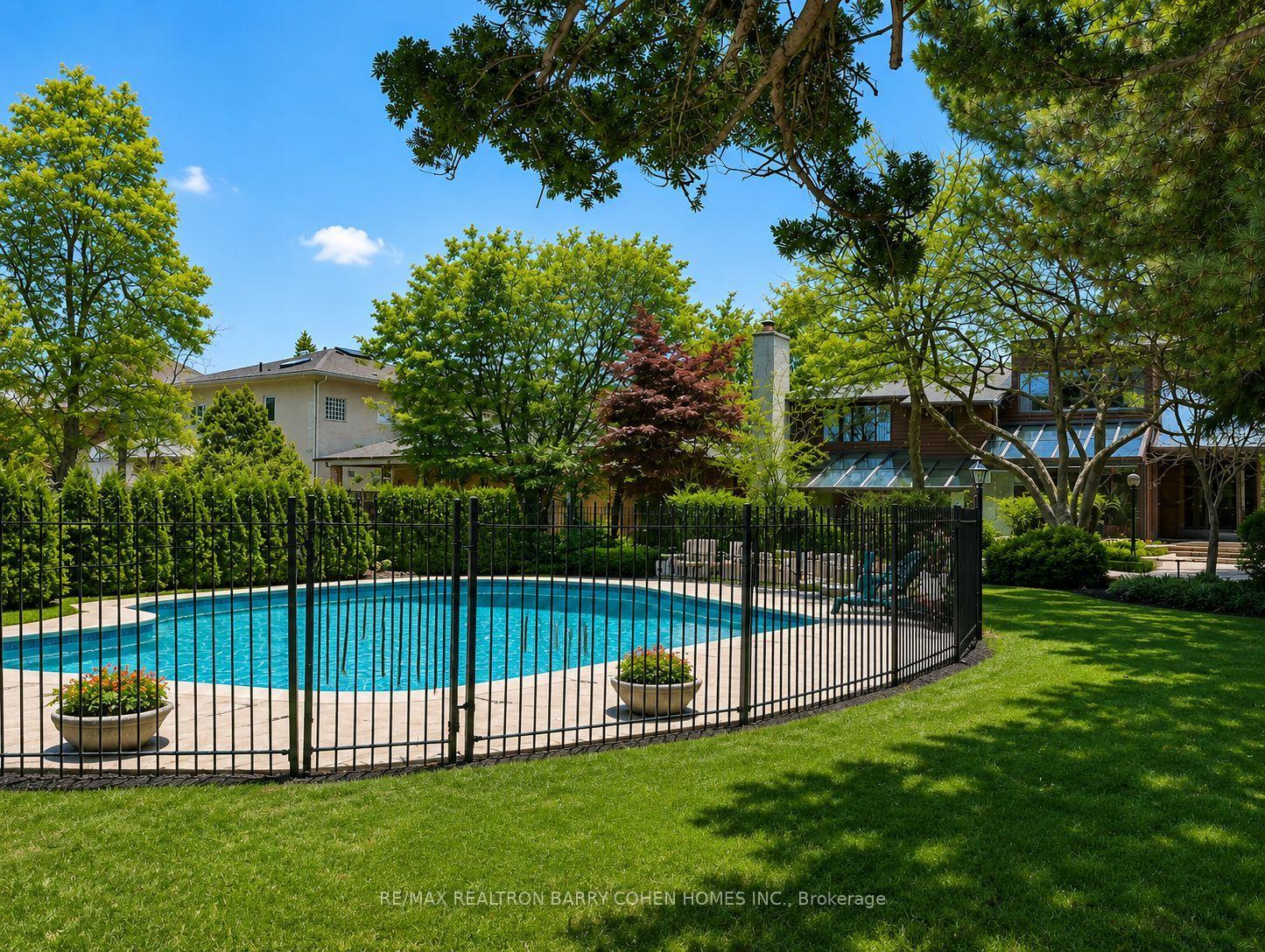 Photo 18 of 160 Owen Boulevard, North York, St. Andrew-Windfields — HOMEH