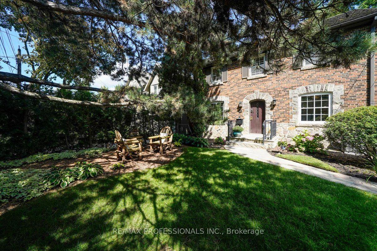 Photo 4 of 65 Dunedin Drive, Etobicoke, Kingsway South — HOMEH