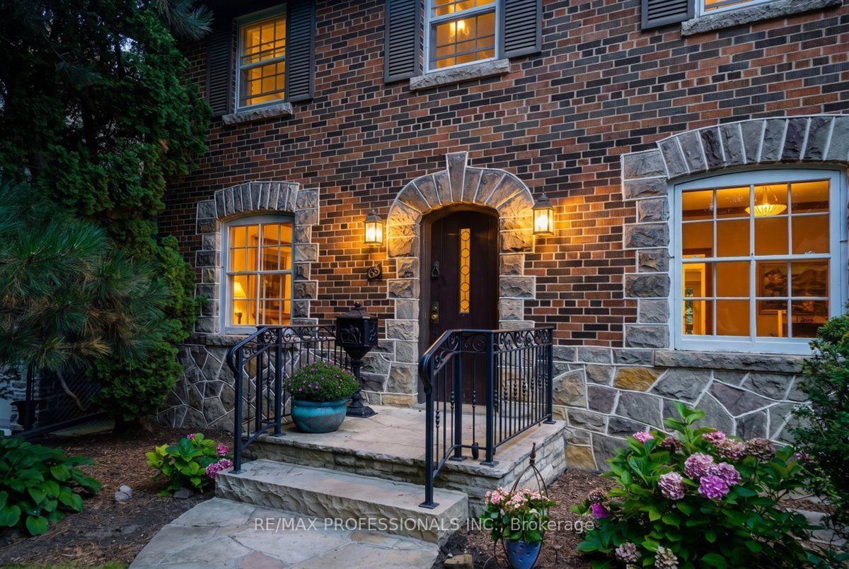 Photo 7 of 65 Dunedin Drive, Etobicoke, Kingsway South — HOMEH