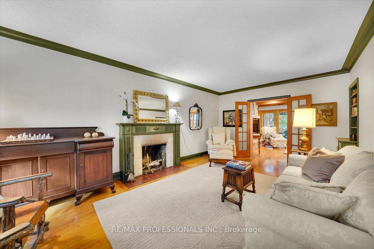 Photo 11 of 65 Dunedin Drive, Etobicoke, Kingsway South — HOMEH