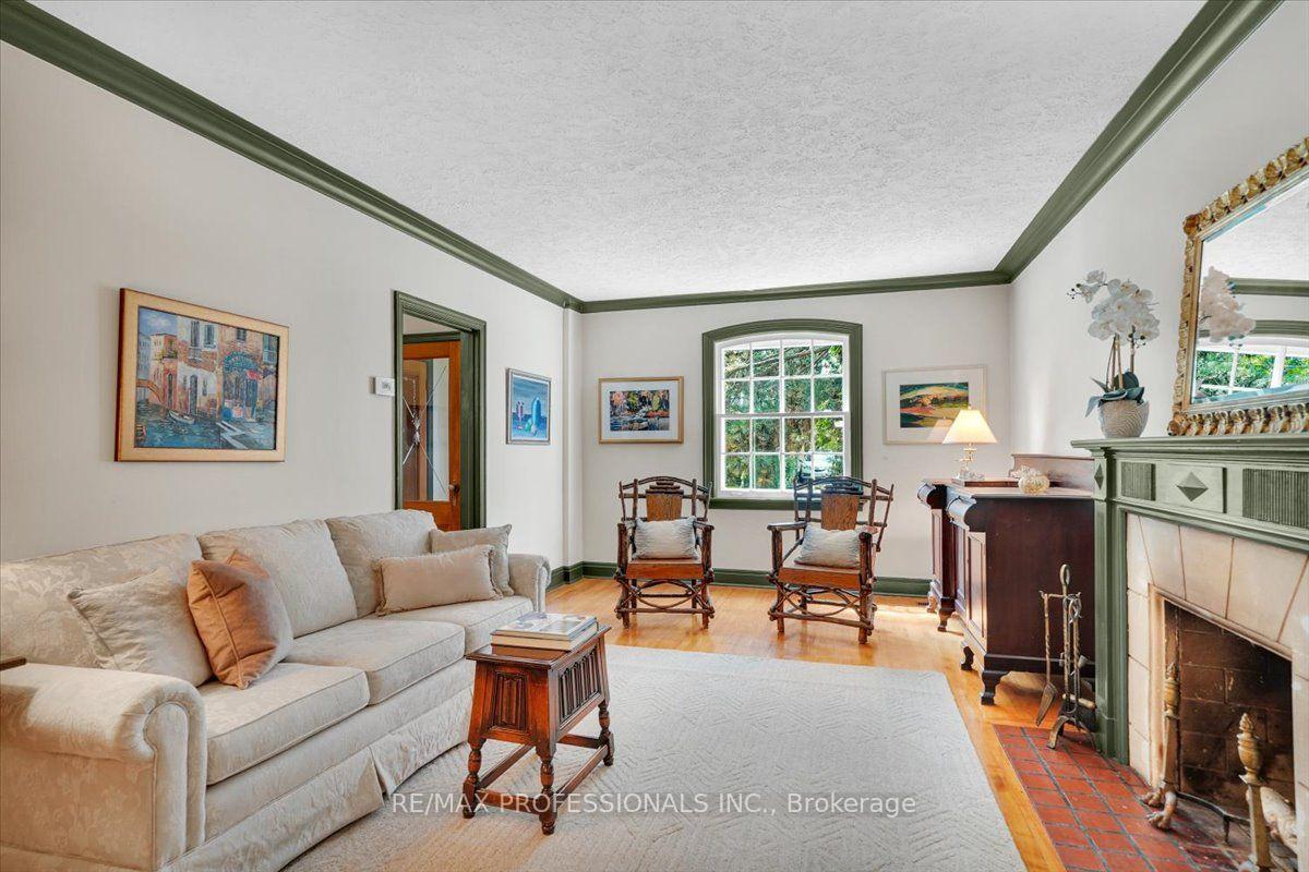 Photo 13 of 65 Dunedin Drive, Etobicoke, Kingsway South — HOMEH