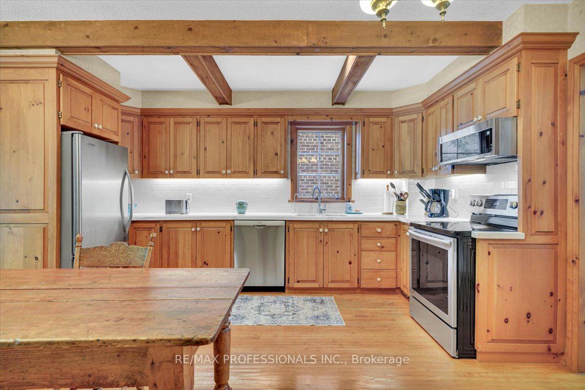Photo 17 of 65 Dunedin Drive, Etobicoke, Kingsway South — HOMEH