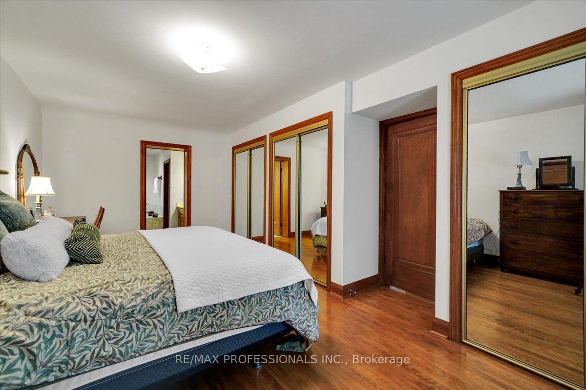 Photo 28 of 65 Dunedin Drive, Etobicoke, Kingsway South — HOMEH