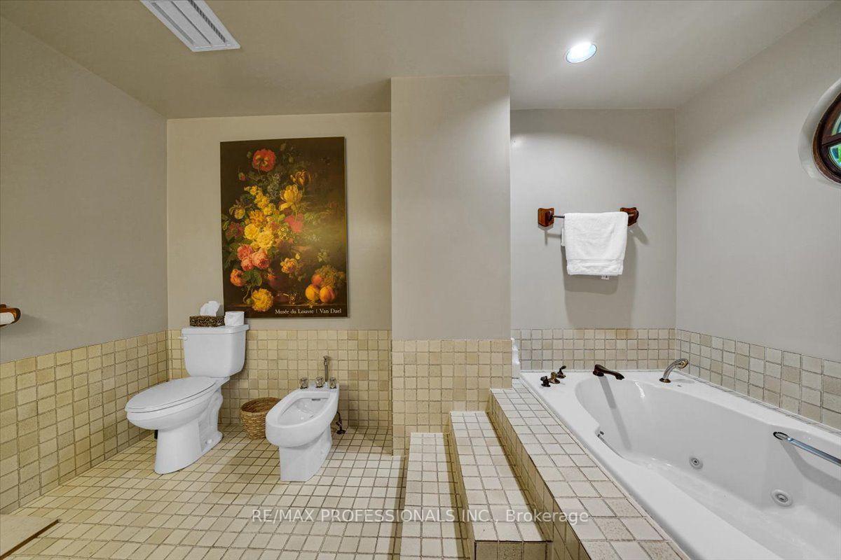 Photo 30 of 65 Dunedin Drive, Etobicoke, Kingsway South — HOMEH