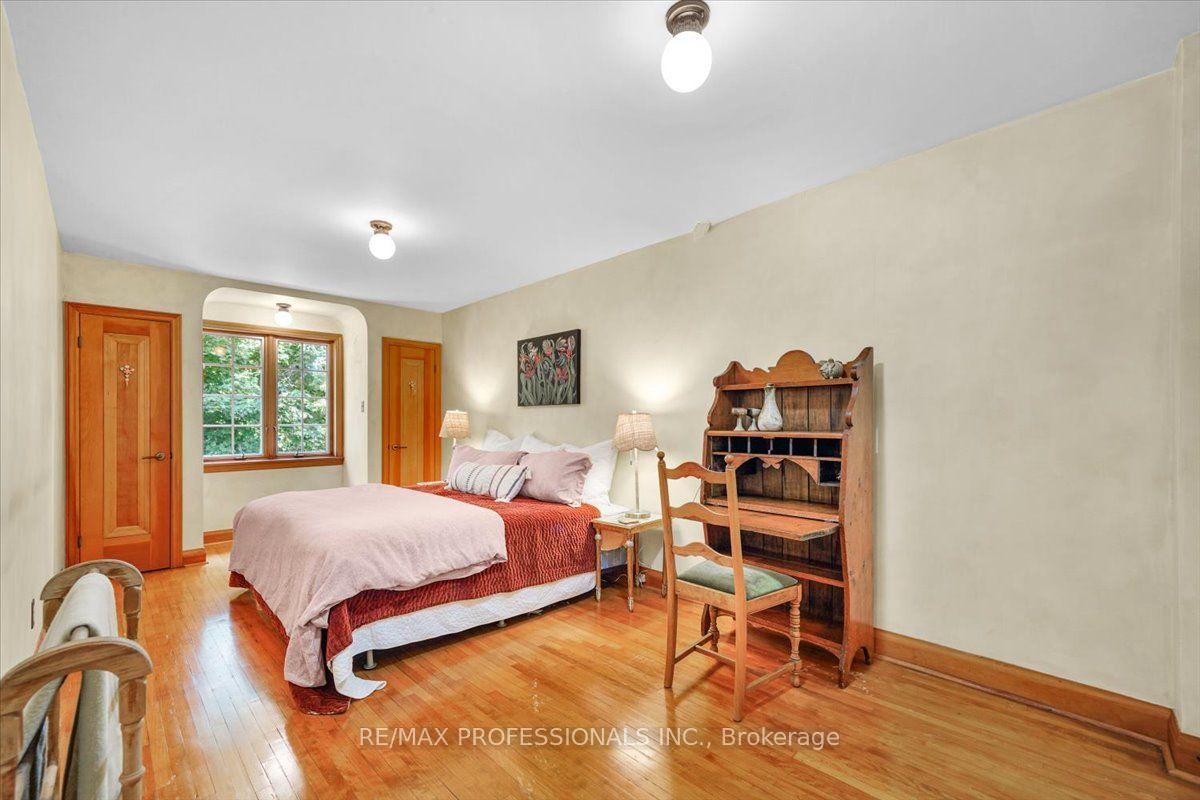 Photo 33 of 65 Dunedin Drive, Etobicoke, Kingsway South — HOMEH