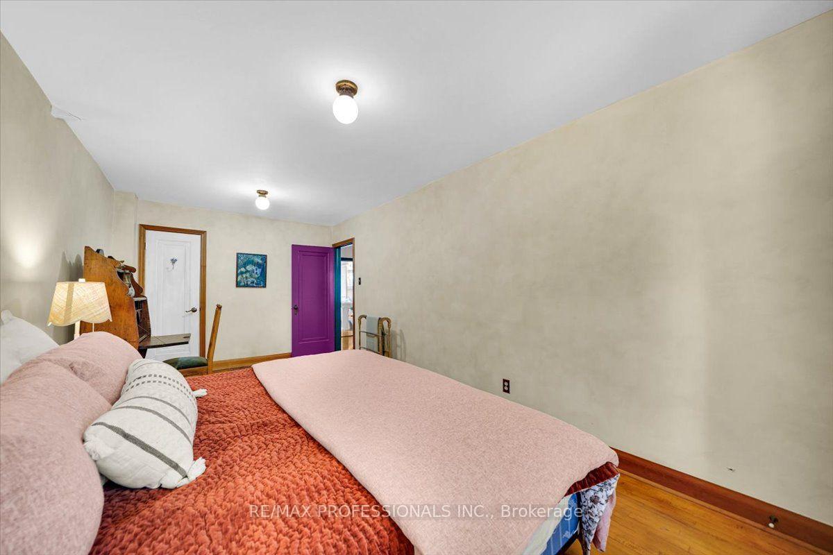 Photo 34 of 65 Dunedin Drive, Etobicoke, Kingsway South — HOMEH