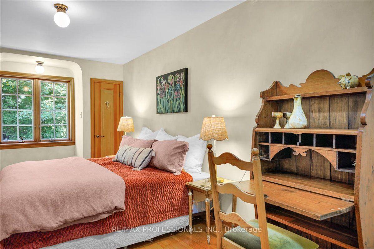 Photo 35 of 65 Dunedin Drive, Etobicoke, Kingsway South — HOMEH
