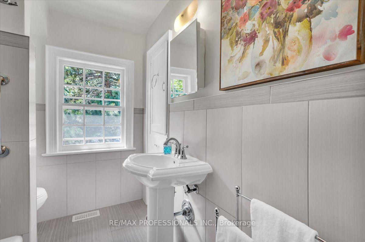 Photo 36 of 65 Dunedin Drive, Etobicoke, Kingsway South — HOMEH