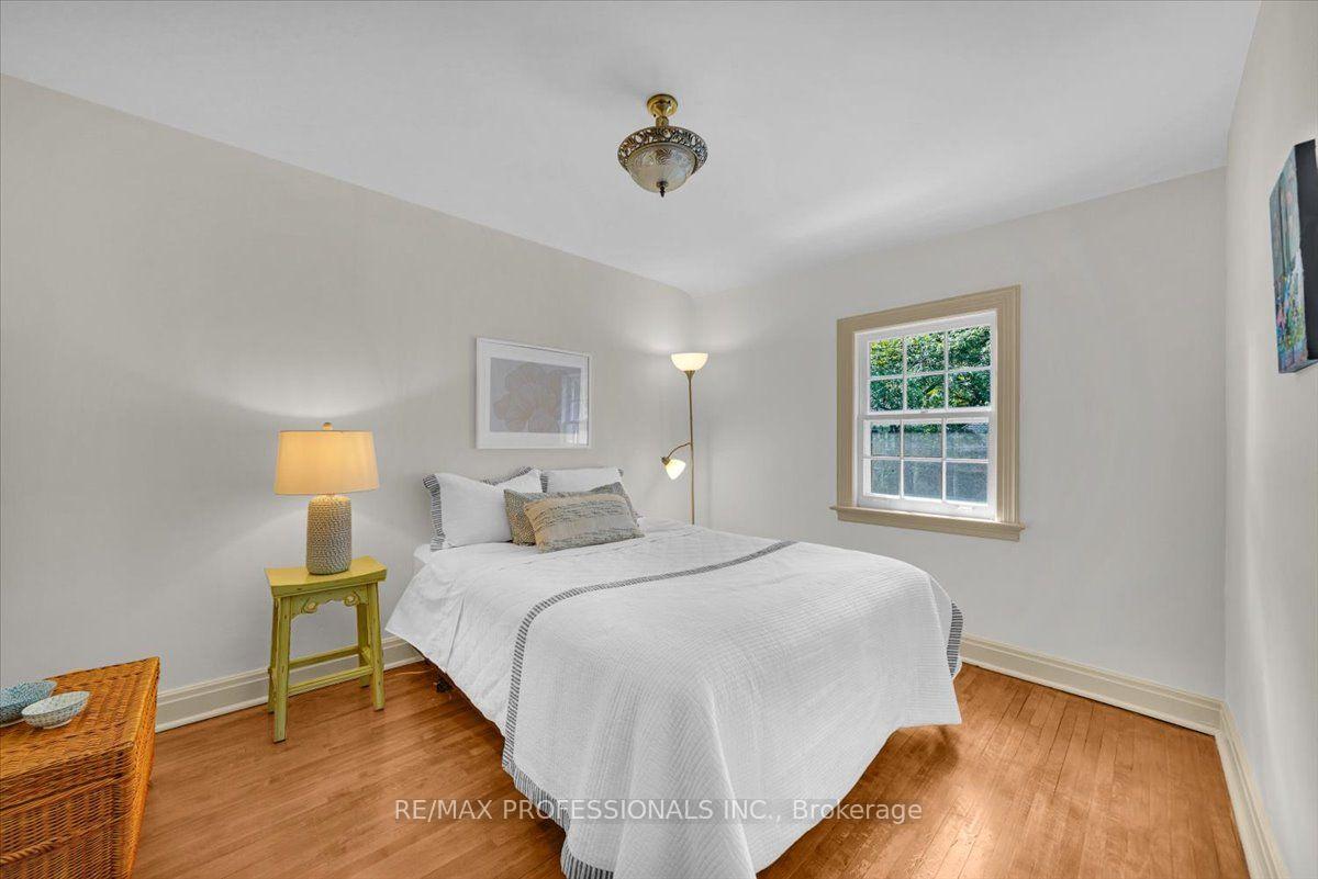 Photo 37 of 65 Dunedin Drive, Etobicoke, Kingsway South — HOMEH