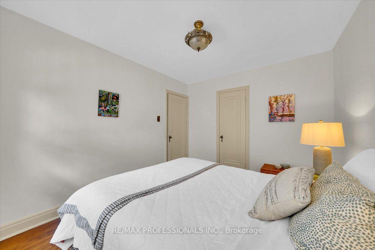 Photo 38 of 65 Dunedin Drive, Etobicoke, Kingsway South — HOMEH