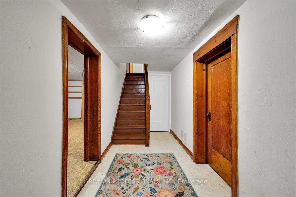 Photo 40 of 65 Dunedin Drive, Etobicoke, Kingsway South — HOMEH