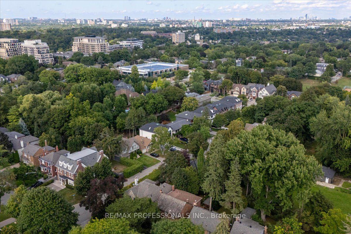 Photo 52 of 65 Dunedin Drive, Etobicoke, Kingsway South — HOMEH