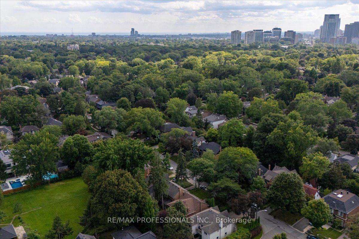 Photo 54 of 65 Dunedin Drive, Etobicoke, Kingsway South — HOMEH