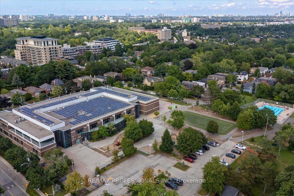 Photo 56 of 65 Dunedin Drive, Etobicoke, Kingsway South — HOMEH