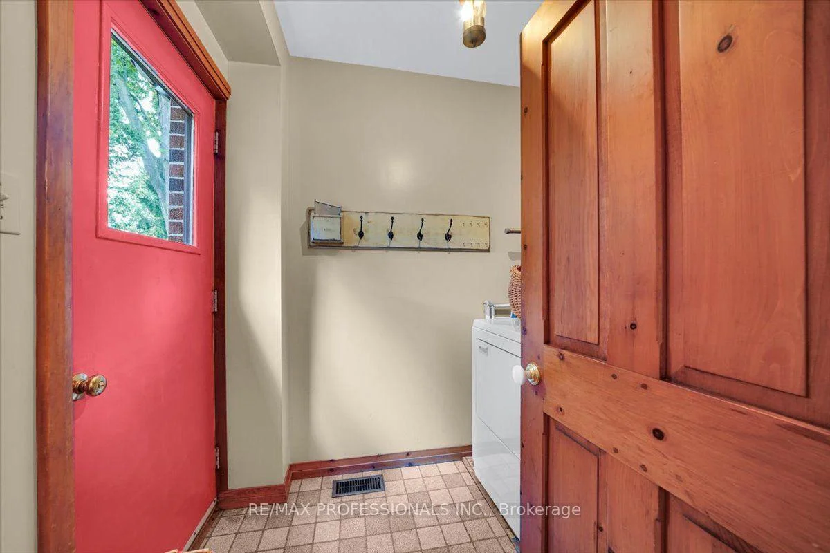 Photo 26 of 65 Dunedin Drive, Etobicoke, Kingsway South — HOMEH