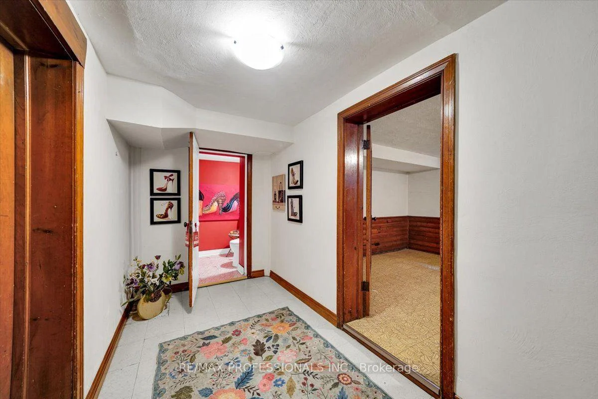 Photo 42 of 65 Dunedin Drive, Etobicoke, Kingsway South — HOMEH