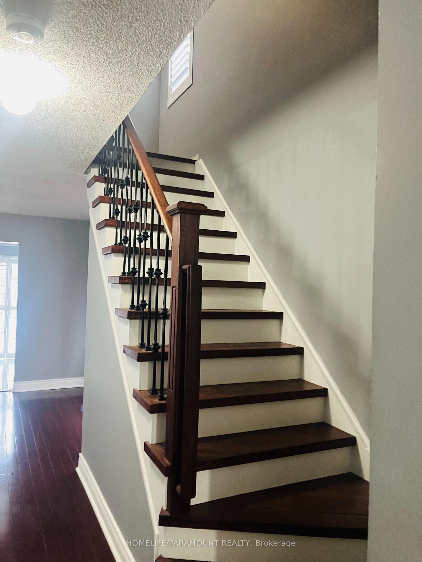 Photo 3 of 27 Lonestar Crescent, Brampton, Fletcher's Meadow — HOMEH