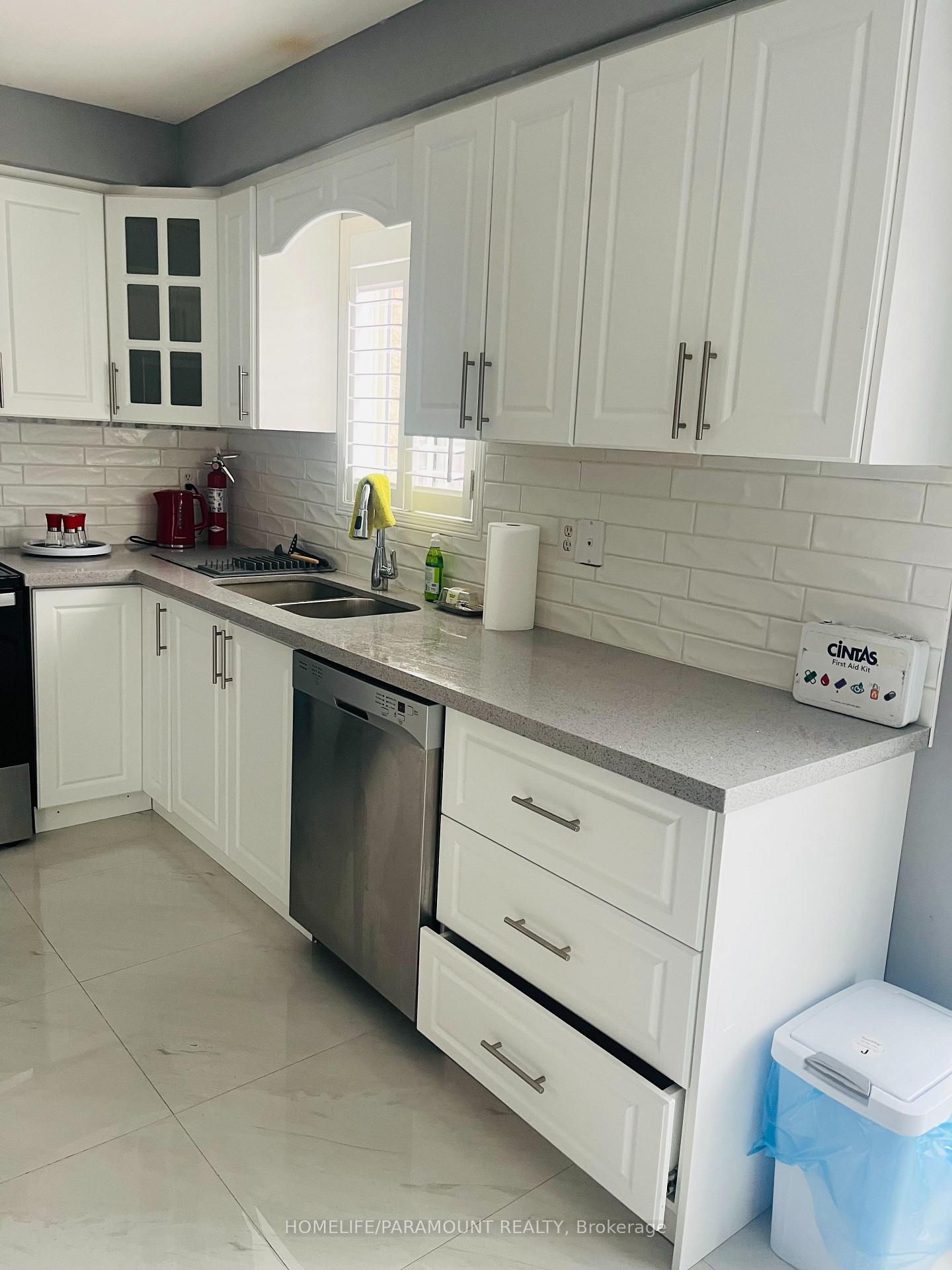 Photo 8 of 27 Lonestar Crescent, Brampton, Fletcher's Meadow — HOMEH