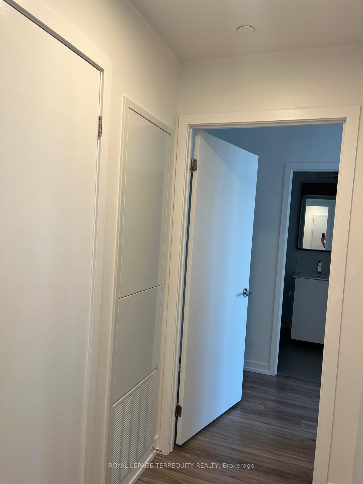 Photo 7 of Unit 2908, 4065 Confederation Parkway, Mississauga, City Centre — HOMEH