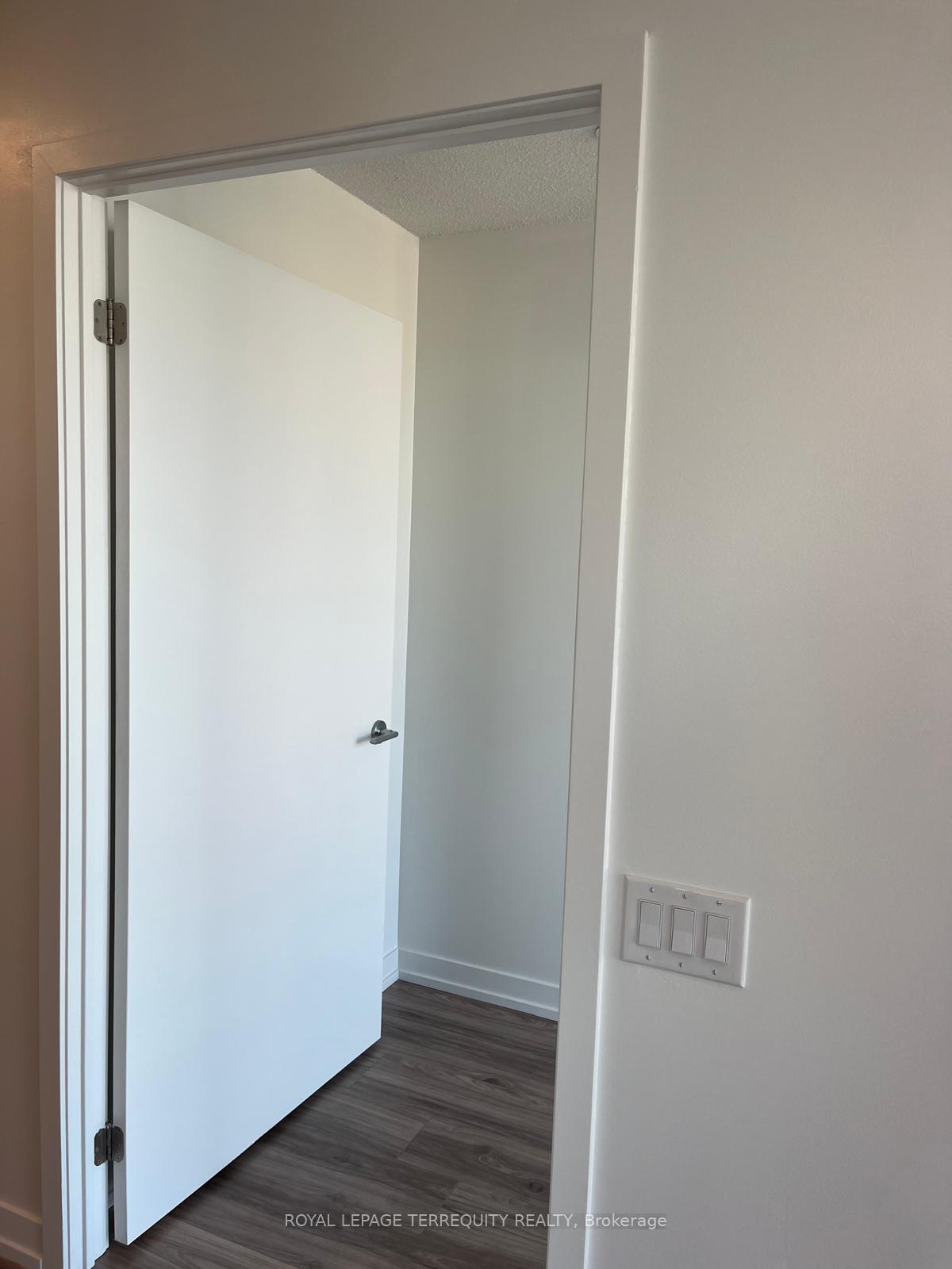 Photo 8 of Unit 2908, 4065 Confederation Parkway, Mississauga, City Centre — HOMEH