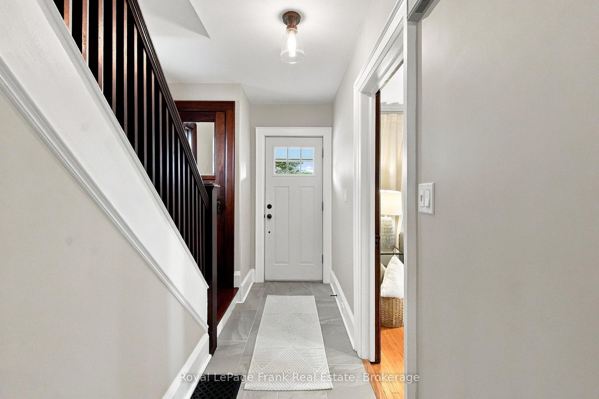 Photo 4 of 44 Mclaughlin Boulevard, Oshawa, O'Neill — HOMEH