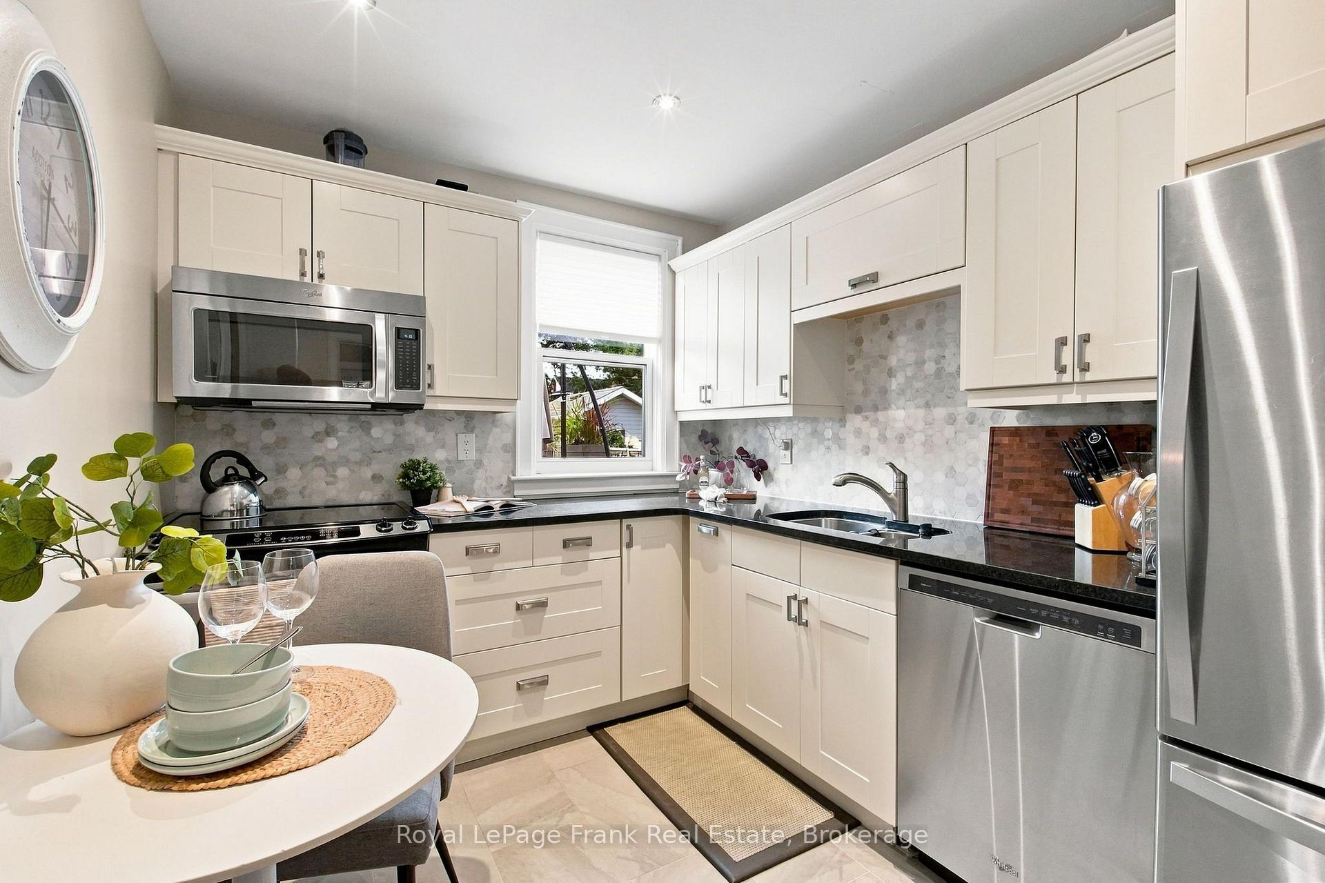Photo 7 of 44 Mclaughlin Boulevard, Oshawa, O'Neill — HOMEH