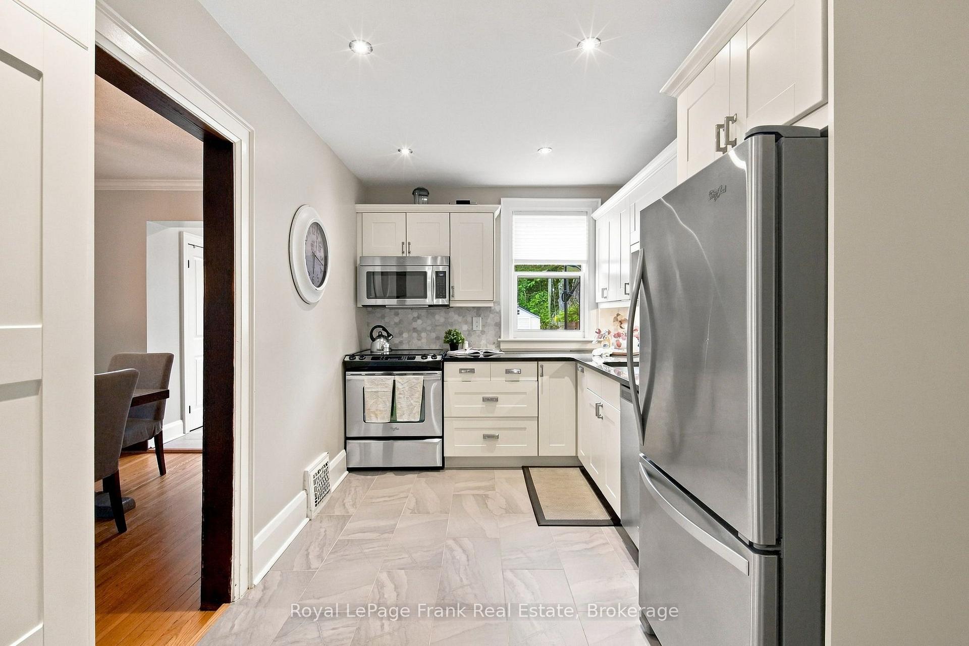 Photo 8 of 44 Mclaughlin Boulevard, Oshawa, O'Neill — HOMEH