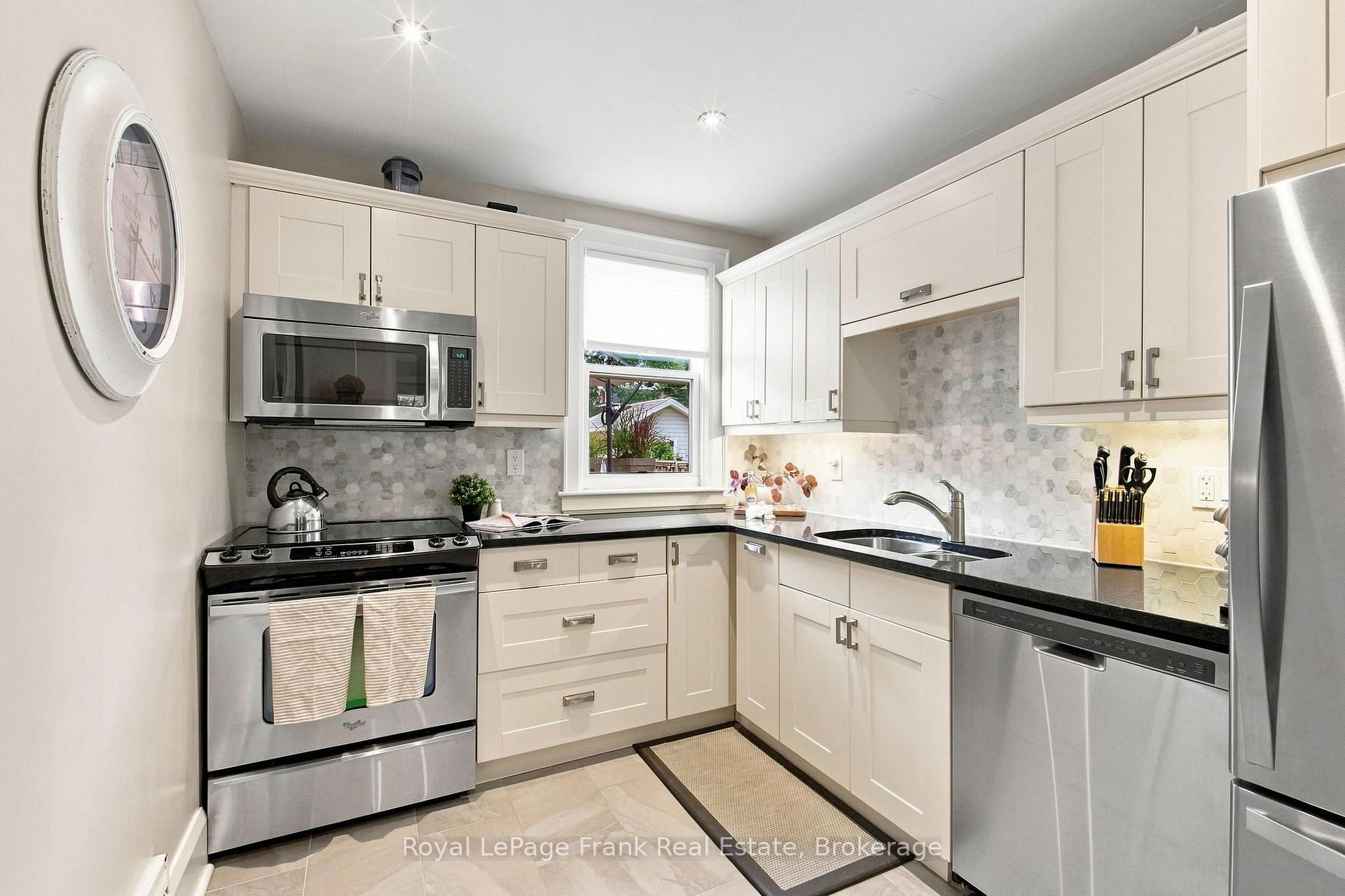 Photo 10 of 44 Mclaughlin Boulevard, Oshawa, O'Neill — HOMEH