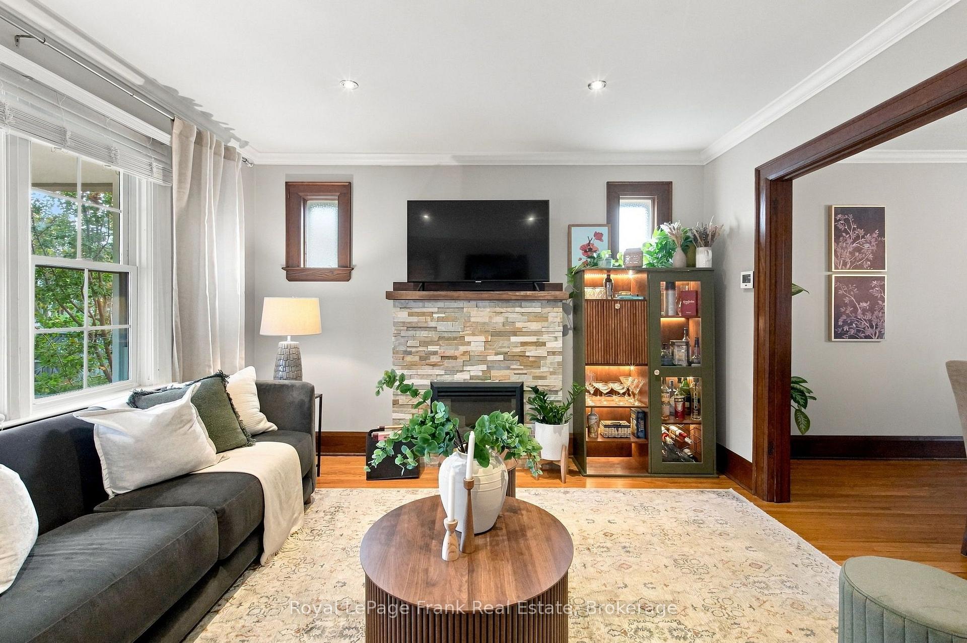 Photo 12 of 44 Mclaughlin Boulevard, Oshawa, O'Neill — HOMEH