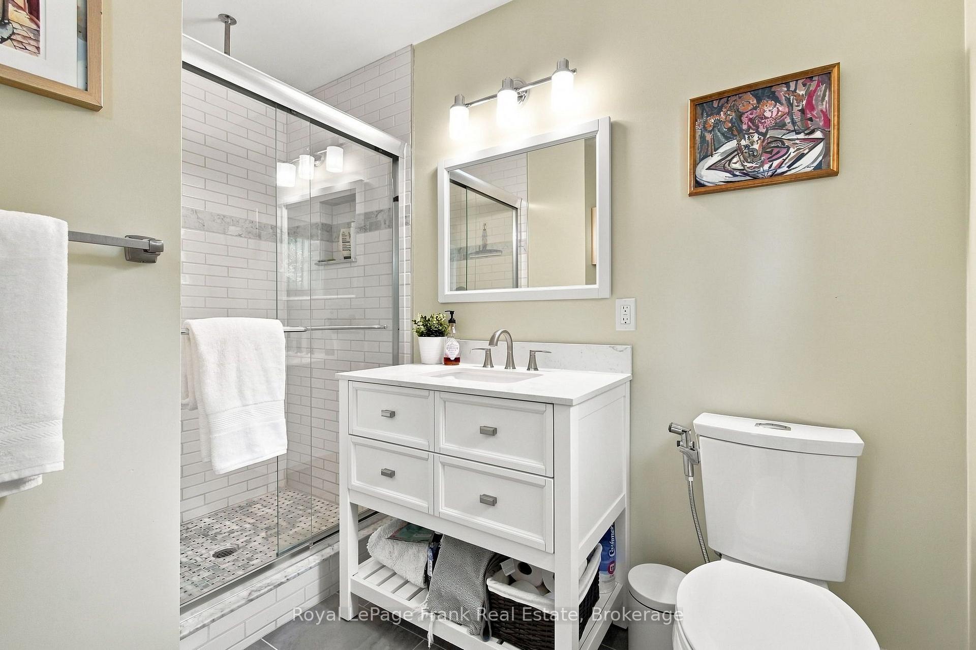 Photo 18 of 44 Mclaughlin Boulevard, Oshawa, O'Neill — HOMEH