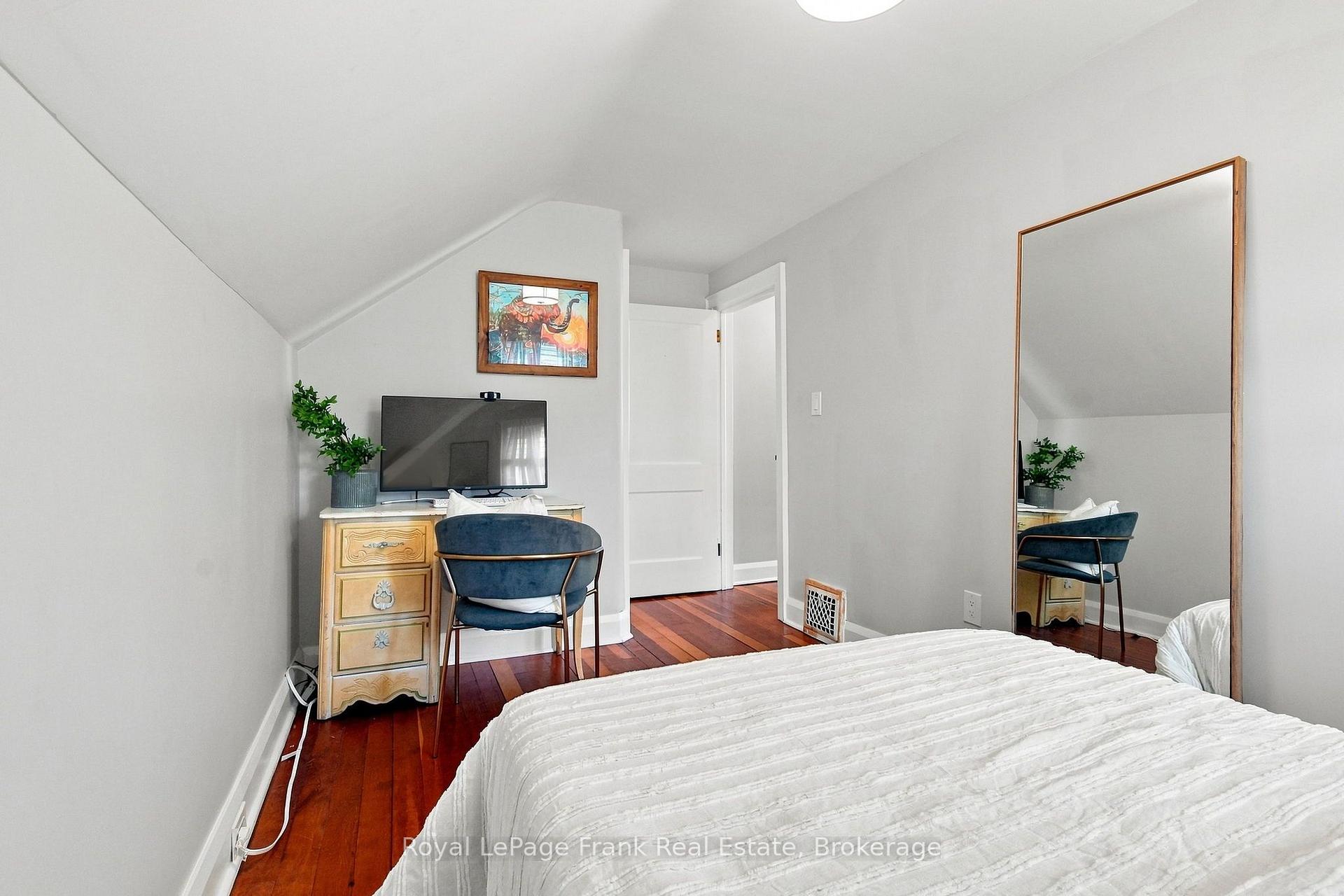 Photo 24 of 44 Mclaughlin Boulevard, Oshawa, O'Neill — HOMEH