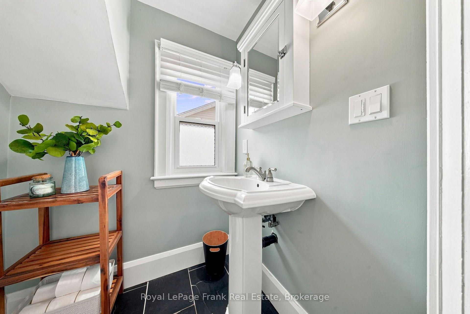Photo 25 of 44 Mclaughlin Boulevard, Oshawa, O'Neill — HOMEH
