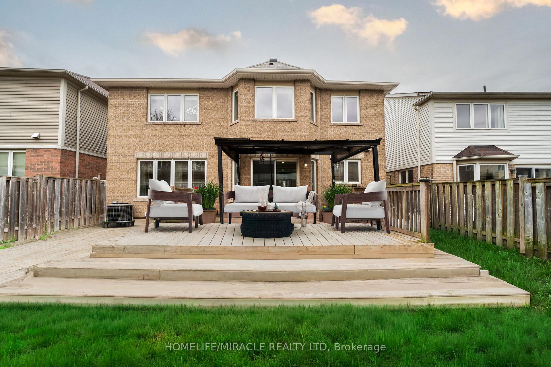 Photo 4 of Unit Upper, 151 Baldwin Drive, Cambridge, Silver Heights — HOMEH