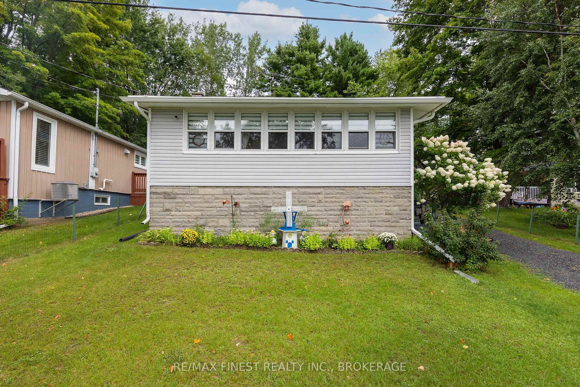 Photo 2 of 1263 White Lake Road, Frontenac, Frontenac South — HOMEH