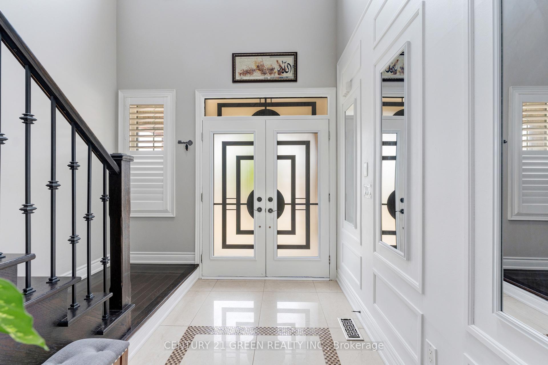 Photo 4 of 3 Lisson Crescent, Brampton, Credit Valley — HOMEH