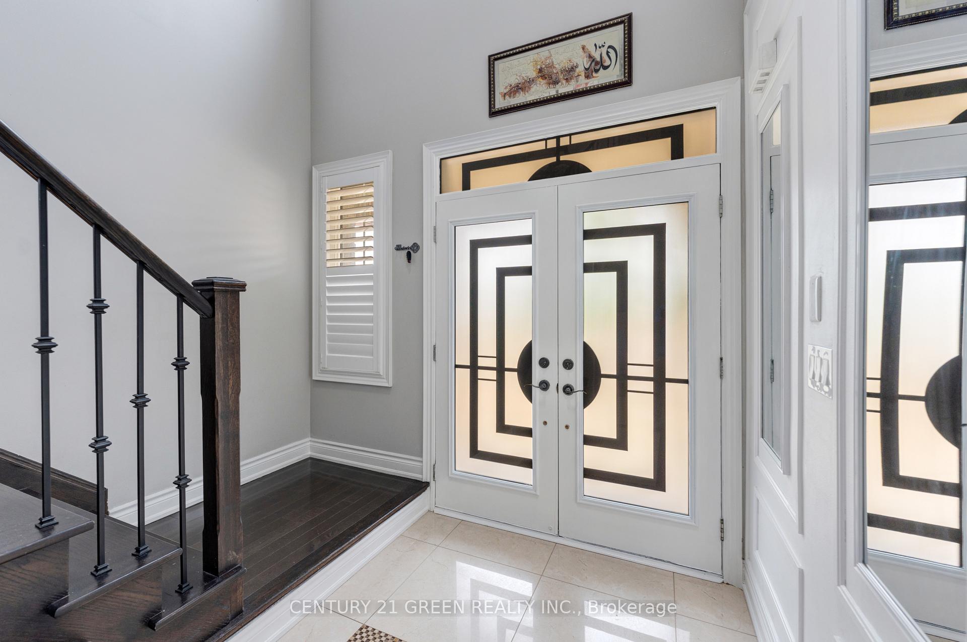 Photo 6 of 3 Lisson Crescent, Brampton, Credit Valley — HOMEH