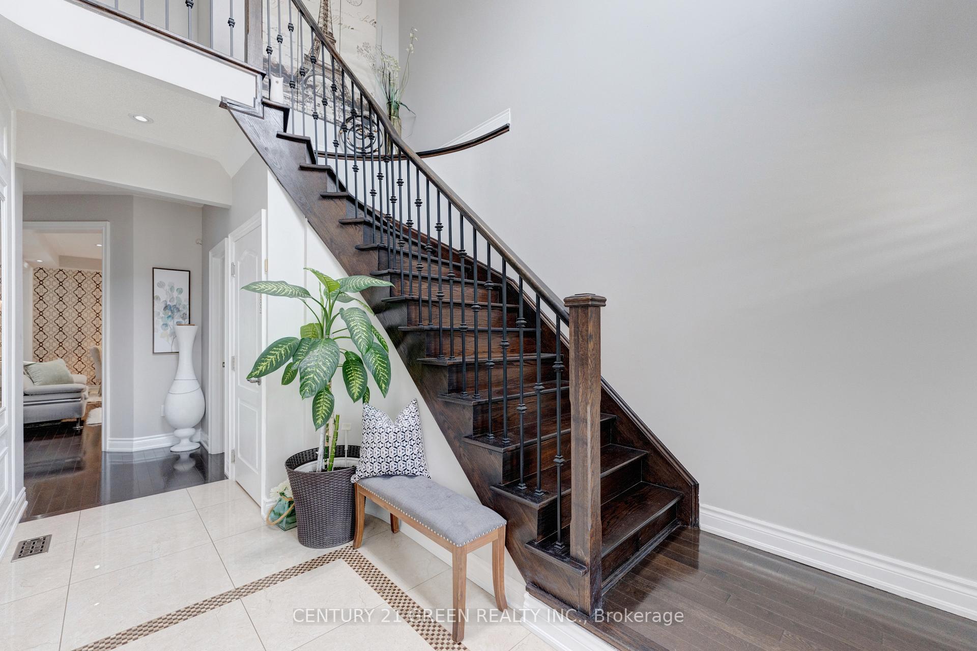 Photo 7 of 3 Lisson Crescent, Brampton, Credit Valley — HOMEH