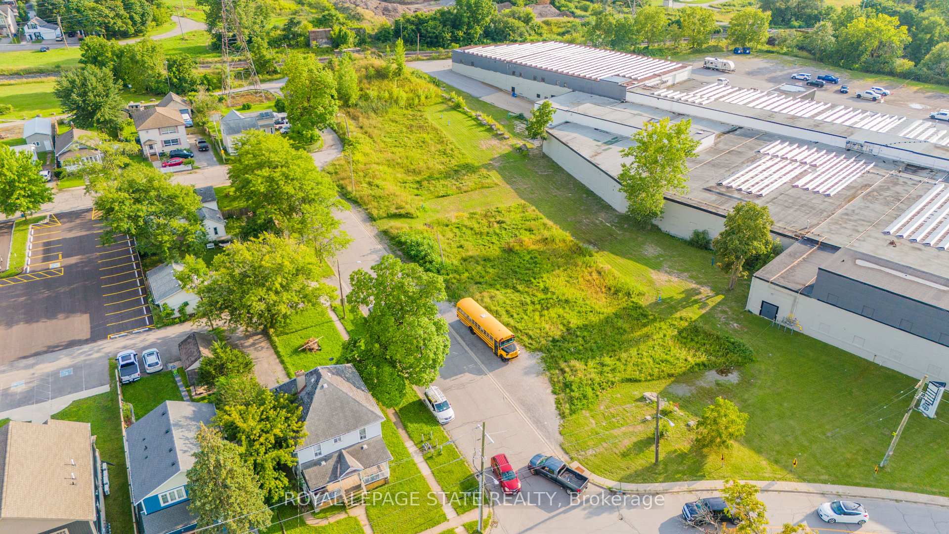 Photo 2 of 41 Oakdale Avenue, St. Catharines, Oakdale — HOMEH