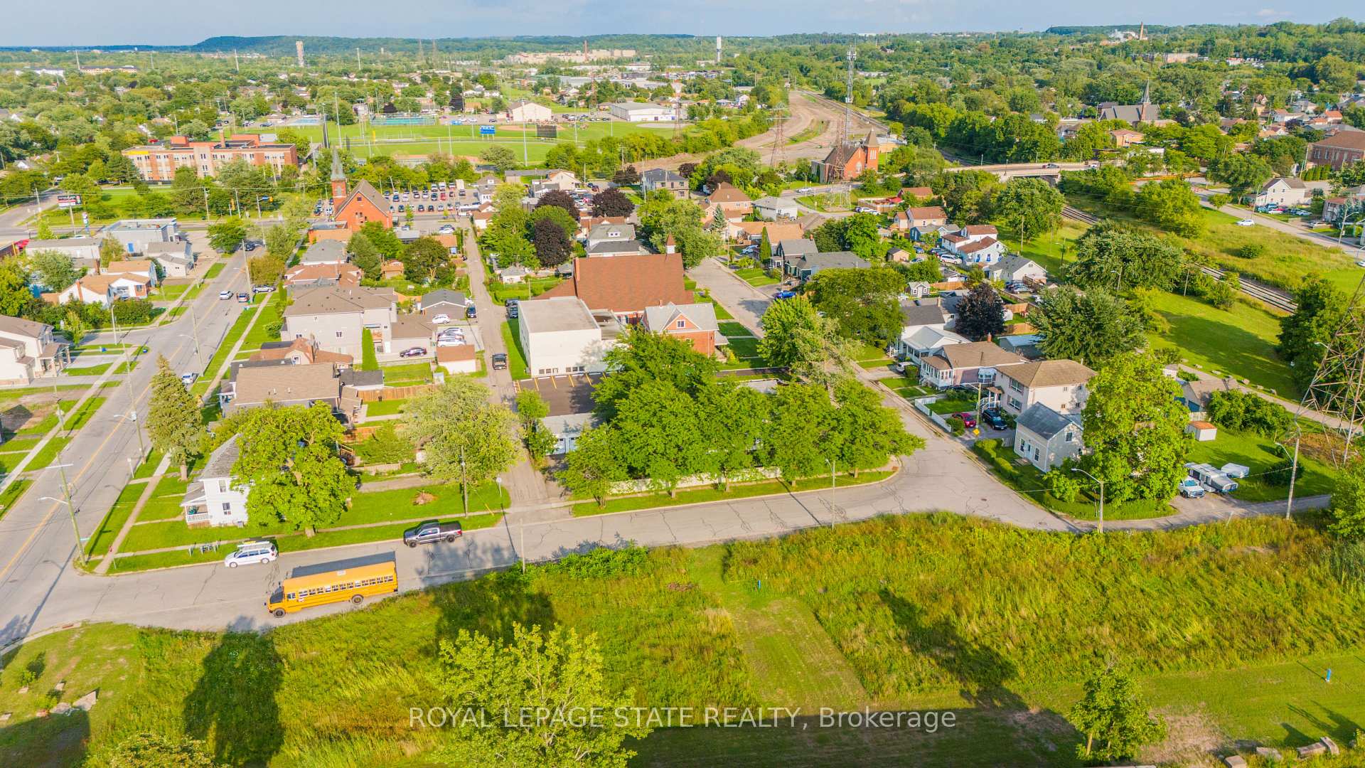 Photo 3 of 41 Oakdale Avenue, St. Catharines, Oakdale — HOMEH