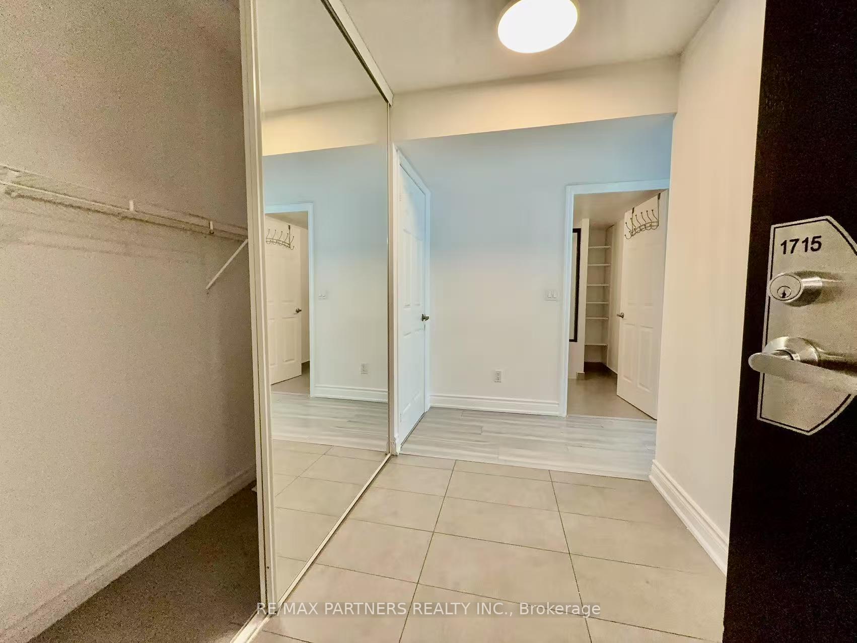 Photo 3 of Unit 1715, 19 Grand Trunk Crescent, Toronto, Waterfront Communities — HOMEH