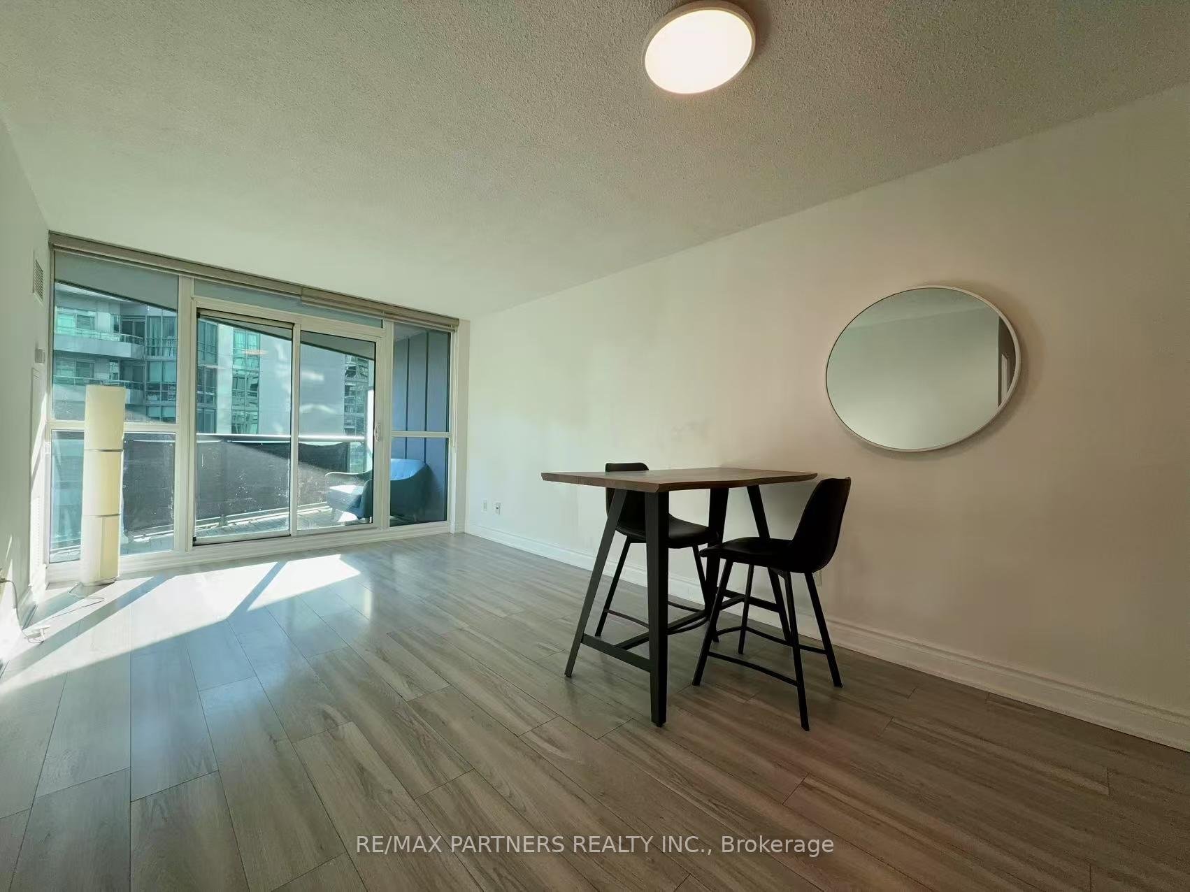 Photo 5 of Unit 1715, 19 Grand Trunk Crescent, Toronto, Waterfront Communities — HOMEH